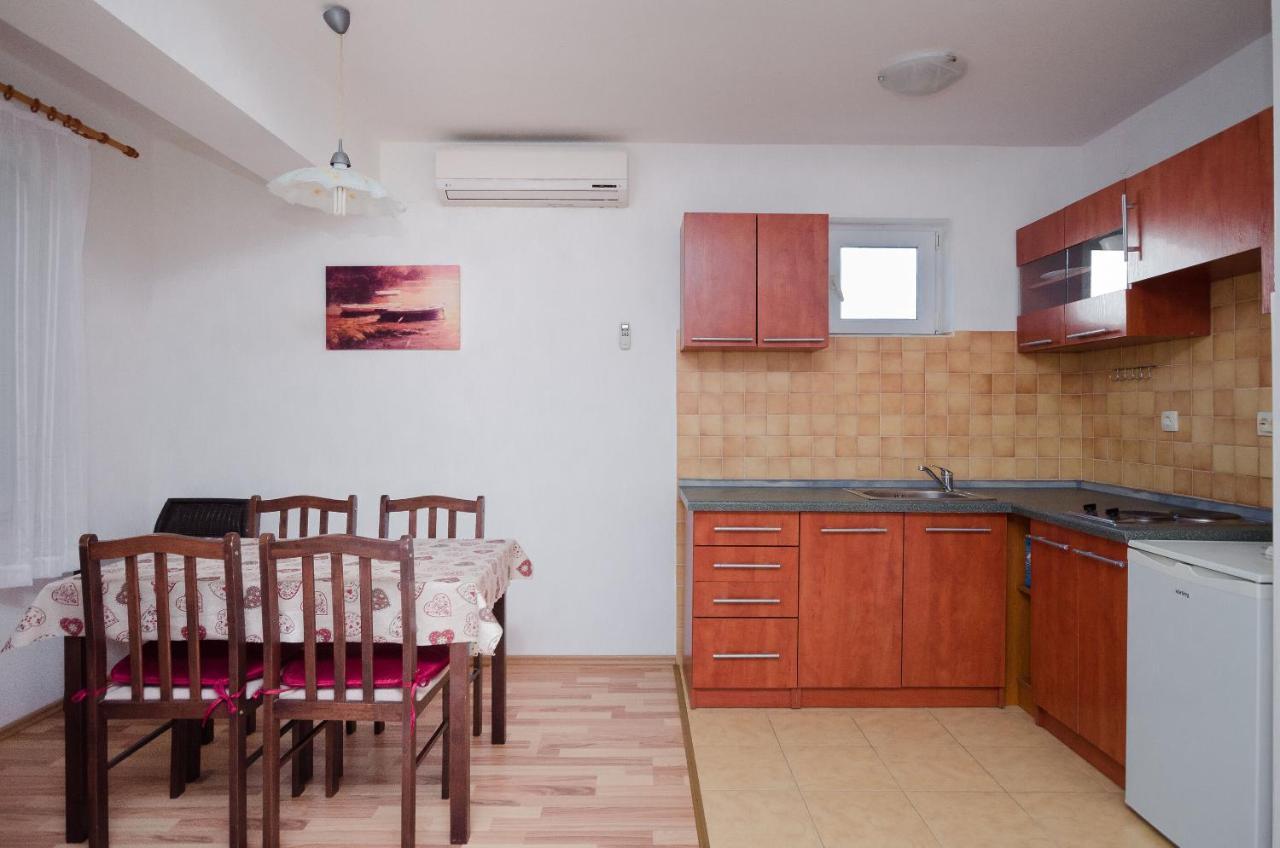Apartments Blazenka Banjol エクステリア 写真