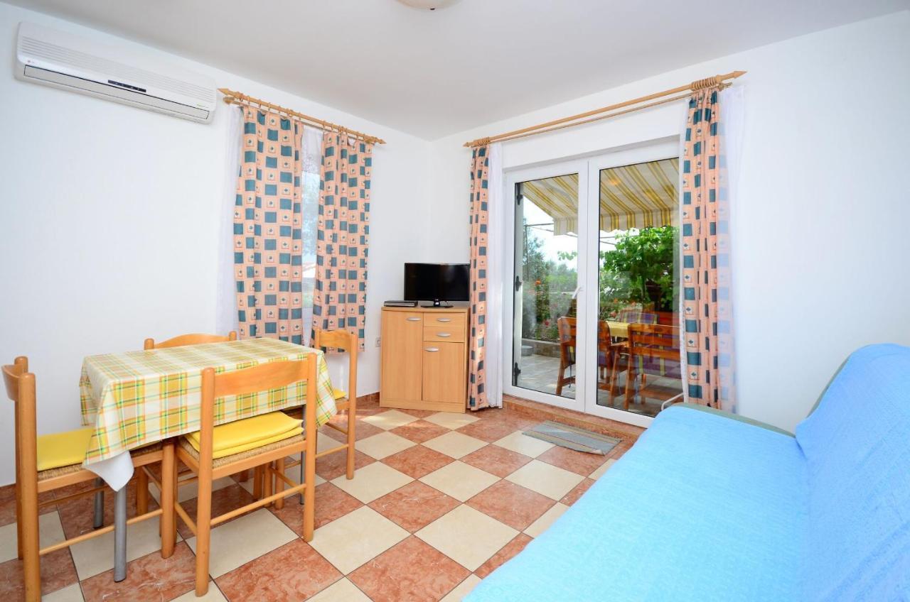 Apartments Blazenka Banjol エクステリア 写真