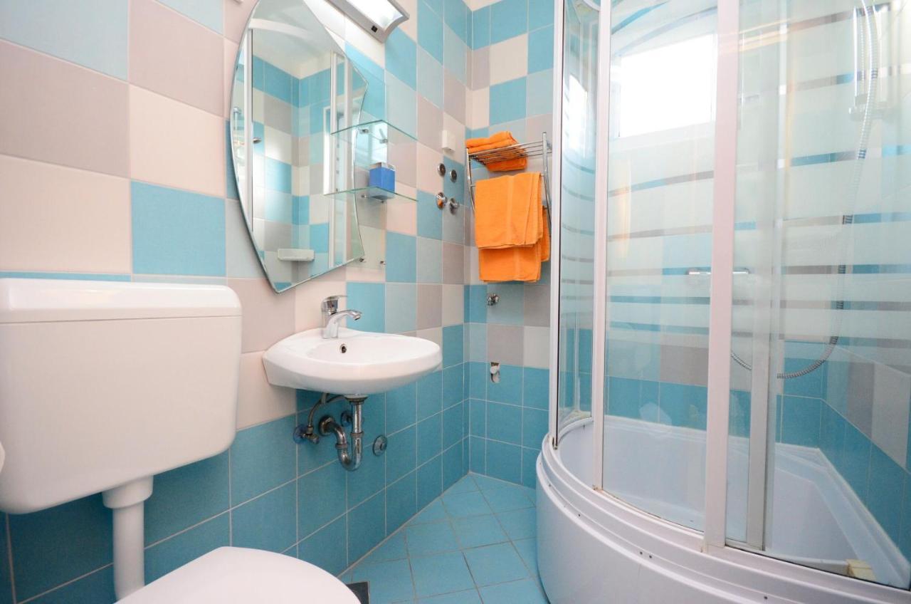 Apartments Blazenka Banjol エクステリア 写真
