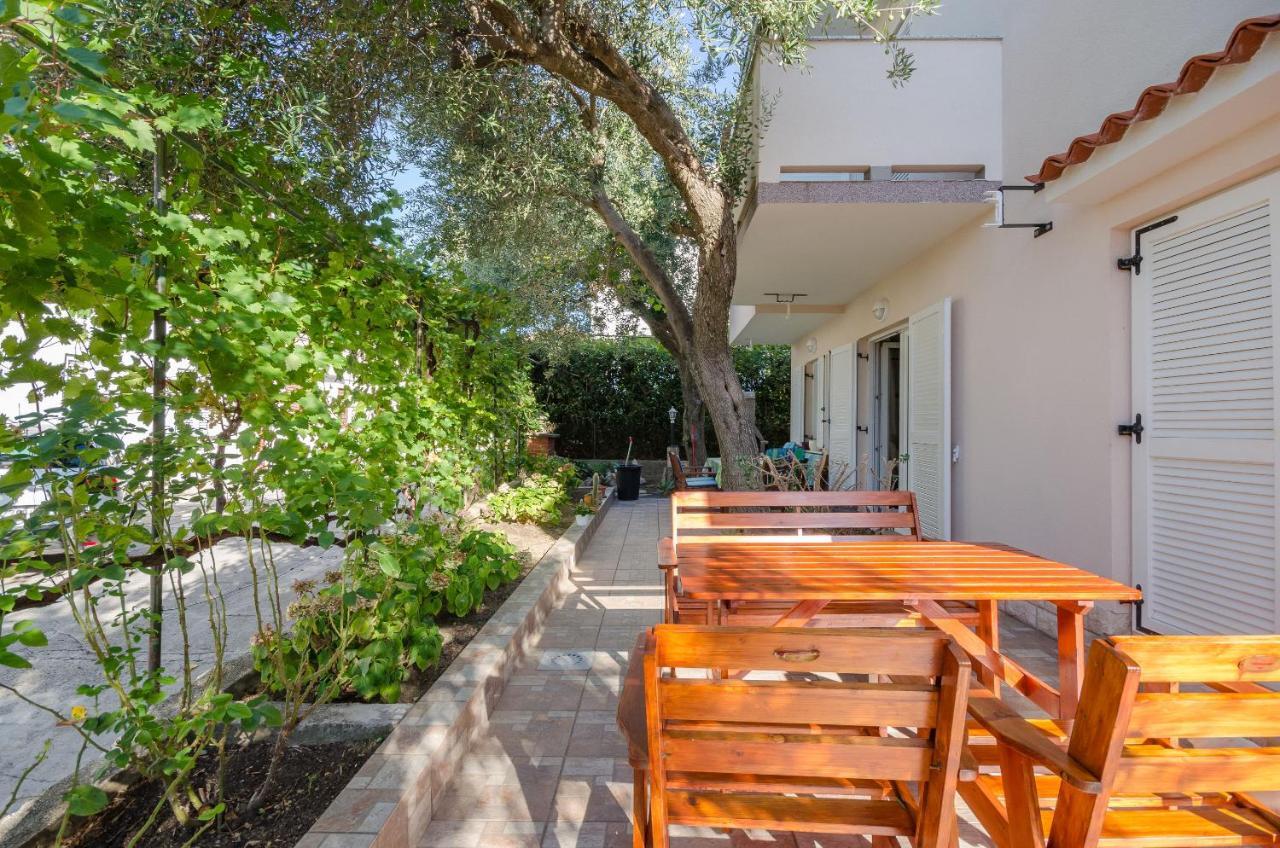 Apartments Blazenka Banjol エクステリア 写真