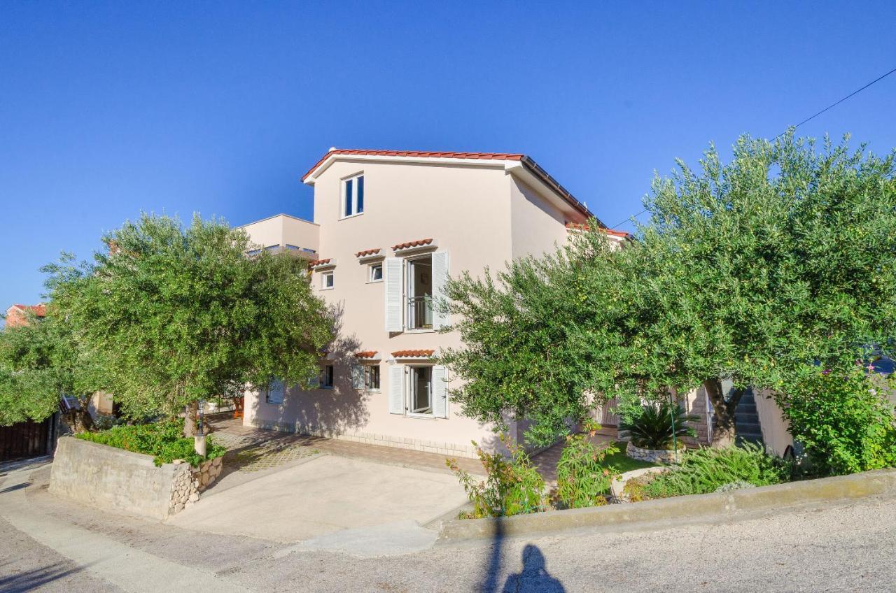 Apartments Blazenka Banjol エクステリア 写真