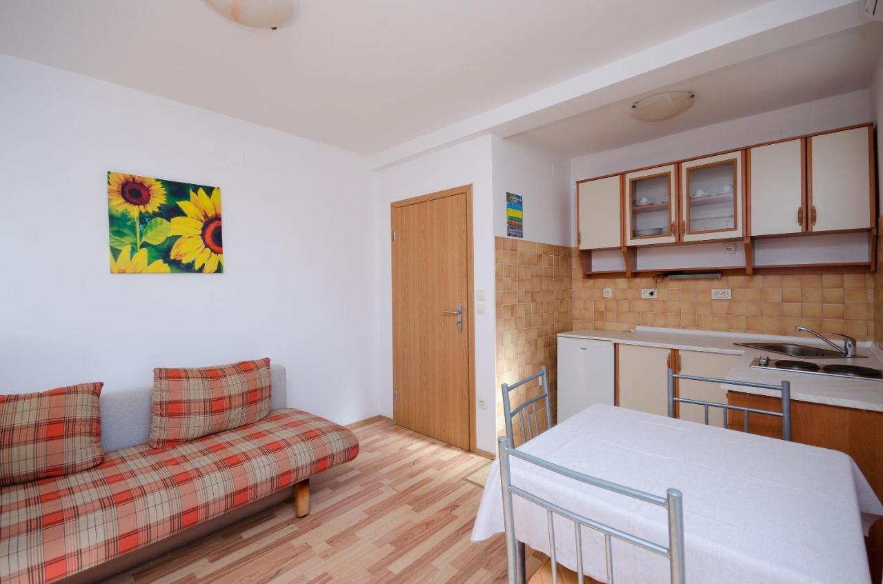 Apartments Blazenka Banjol エクステリア 写真