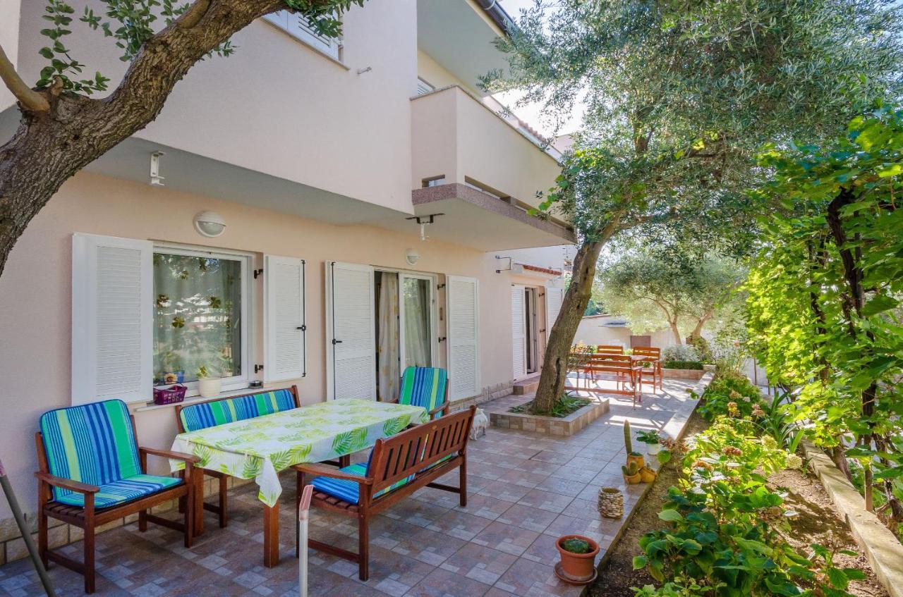 Apartments Blazenka Banjol エクステリア 写真