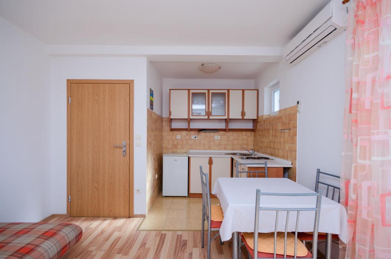 Apartments Blazenka Banjol エクステリア 写真